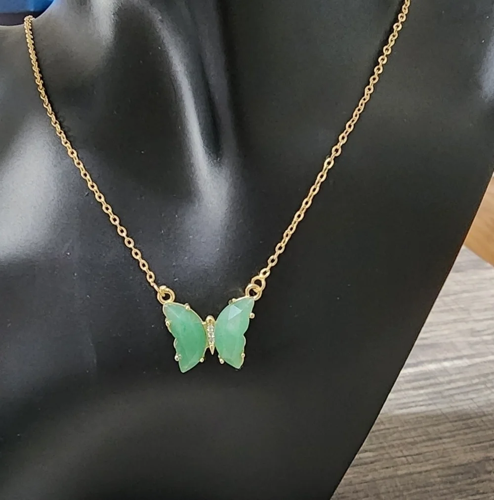 Natural Green Gemstone Butterfly necklace - Picture 2 of 11